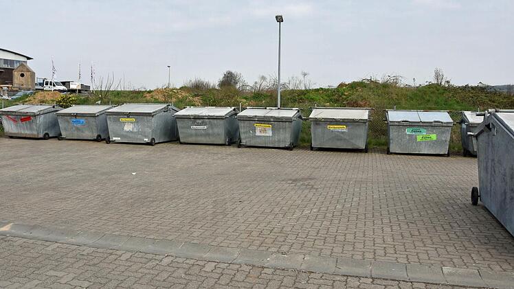 Um das neue Feuerwehrgerätehaus in Obertheres bauen zu können, muss der Wertstoffhof (im Bild) nach Norden verlegt werden.  Foto: Ulrike Langer