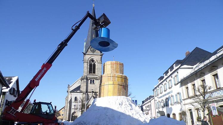 Jakobs Skelett steht: Die Holzverschalung ist schon mit Schnee gefüllt.