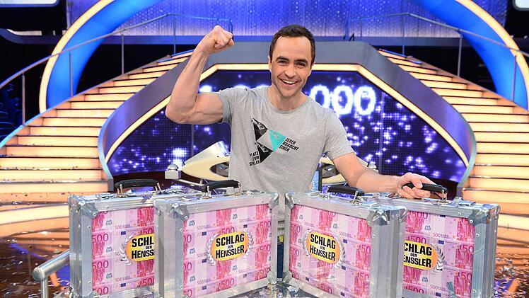 Bei der Prosieben-Show "Schlag den Henssler"  hat erstmals ein Kandidat gegen Steffen Henssler gewonnen: Xabier aus Würzburg sicherte sich den Sieg.  Foto: ProSieben / Willi Weber
