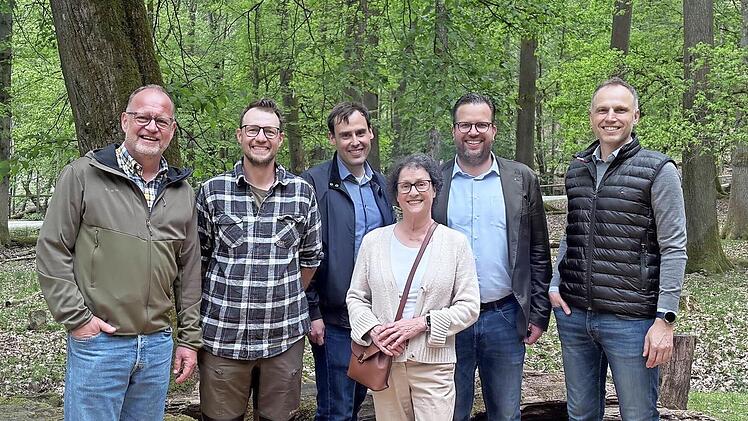 &Uuml;bergabe der F&ouml;rdersumme an die Freunde des Wildpark Klaushof e.V. durch Mitglieder des Rotary Clubs Bad Kissingen: Frank Kugler (Freude des Wildparks Klaushof), Bj&ouml;rn Lieblein (Stadtf&ouml;rster Bad Kissingen), Dr. Markus Albert, Dr. Gudrun Heil-Frank...
