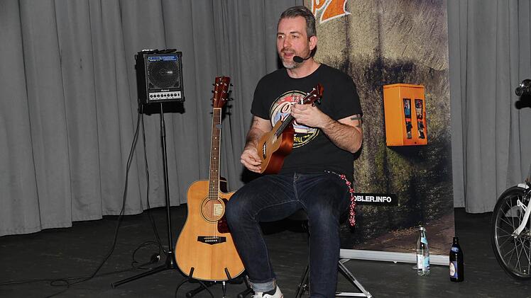 Chris Strobler bei seinem Programm in Eggolsheim Foto: Mathias Erlwein