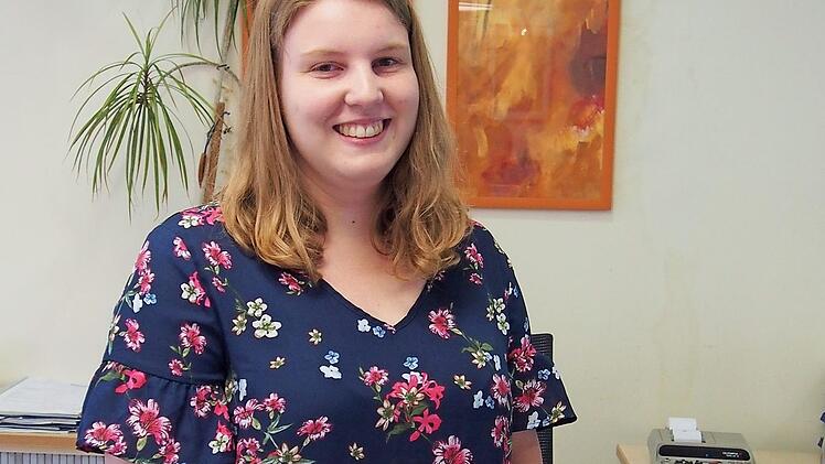 Sandra Gack gefällt die Tätigkeit in der Kreiskasse. Sie absolviert eine Ausbildung als Verwaltungsfachangestellte.  Foto: Landratsamt/Heidi Bauer