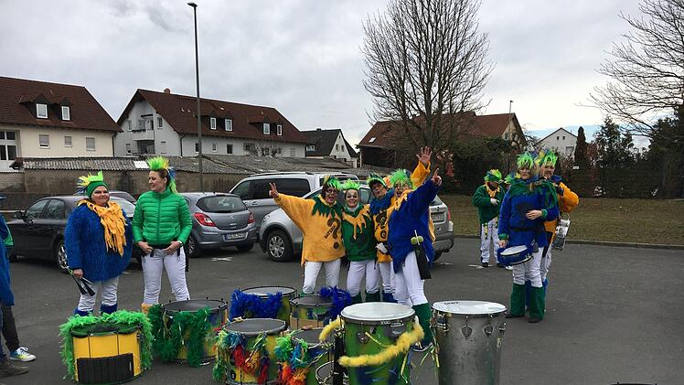 Stimmung! Auch ohne Faschingszug in HallstadtFoto: Anette Schreiber