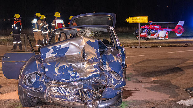 Unfall auf ERH18 bei Hermersdorf: Autofahrer &uuml;bersieht "Oldtimer" beim Abbiegen