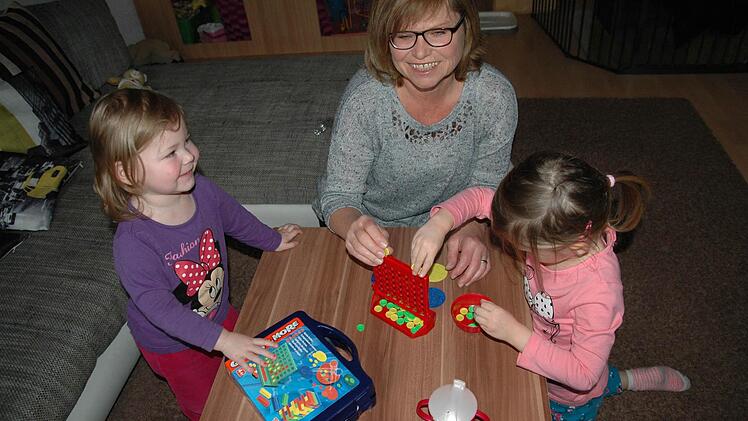 Leonie ist vier Jahre alt und geht inzwischen in den Kindergarten. Ihre zweijährige Schwester Sophie und das zehn Monate alte Baby betreut die Mama zu Hause. Der jungen Mutter wuchs irgendwann alles über den Kopf. Ihr ging es nicht gut. Birgit Klein aus Euerdorf kam zur Hilfe und betreute die Familie fünf Wochen lang.  Foto: privat