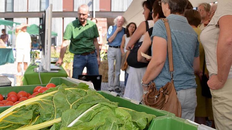 Hier hält Otmar Diez von der Naturschule aus Sulzthal einen Vortrag. Foto: Kathrin Kupka-Hahn