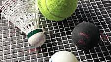 Beim Racketlon treten die Spieler im Tennis, Squash, Badminton und Tischtennis gegen denselben Gegner an.  Foto: Daniel Ruppert
