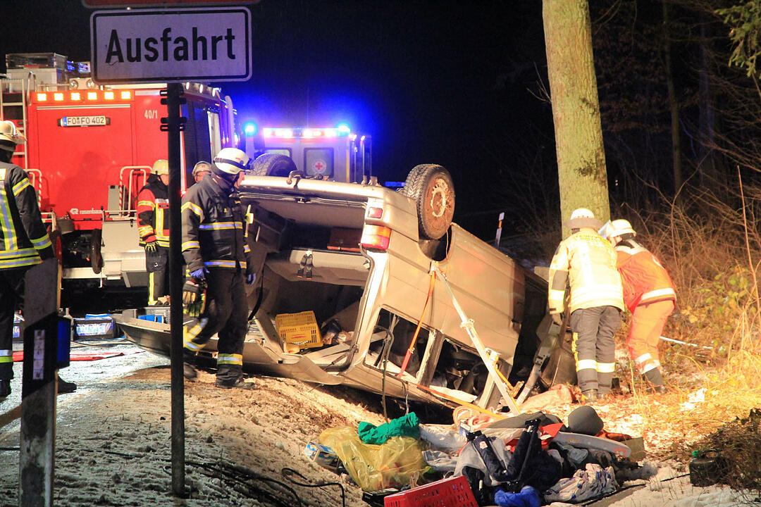 Pkw überschlägt sich bei Forchheim - Beifahrerin stirbt