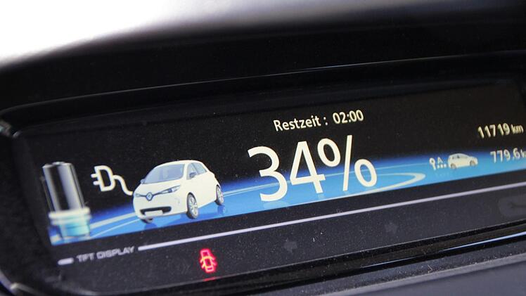 Der Ladevorgang kann im Auto verfolgt werden.  Foto: Andreas Dorsch