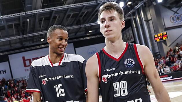 Zwei der gr&ouml;&szlig;ten europ&auml;ischen Talente des Jahrgangs 1998, die sich auch neben dem Parkett gut verstehen: Louis Olinde (links) und Arnoldas KulbokaDaniel L&ouml;b