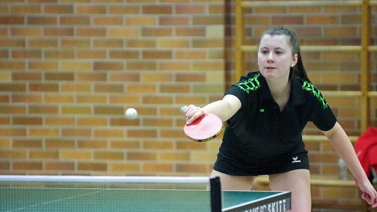 Beim 8:2-Heimerfolg der SG Neuses in einem Kreisduell gegen den TSV Windheim blieb Nadja Kolb (Bild) im Doppel mit Nicole Bauernsachs-Seidl sowie in ihren zwei absolvierten Einzeln unbezwungen.  Foto: Hans Franz