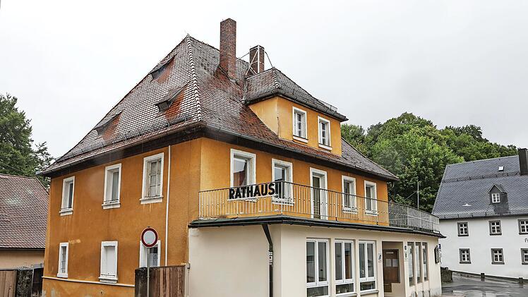 Soll das Rathaus umziehen? Darüber herrscht schon lange Streit. Nun kommt Bewegung in die Sache.