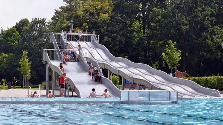 Auch die Rutschen müssen im Auge behalten werden.