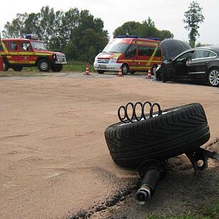 Lebensgefährlich verletzt: Frau gerät bei Baiersdorf in Gegenverkehr