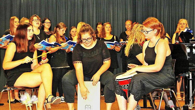 Musikalisch wurde die Abschlussfeier an der Münnerstädter Fachakademie für  Sozialpädagogik von Studierenden umrahmt. Foto: Dieter Britz