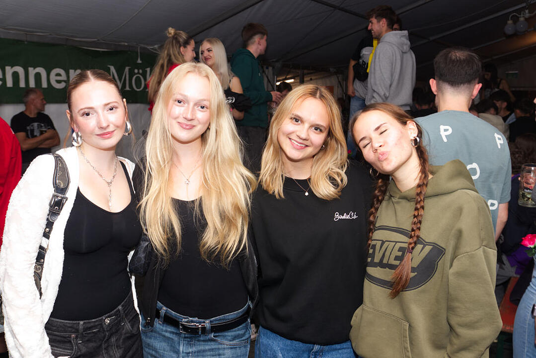 Freitag: Bieranstich & Partyband
