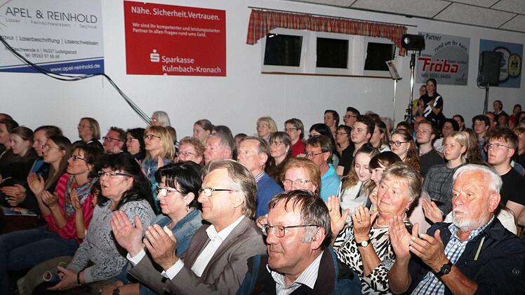 Die Besucher in der Neukenrother Zecherhalle waren fasziniert vom großartig dargestellten Musical "Isaak". Rainer Glissnik