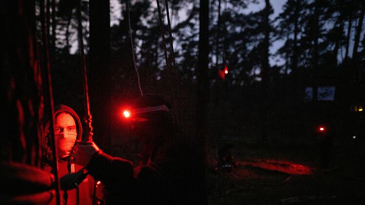 Aktivisten besetzen Waldstück bei Tesla-Werk in Grünheide