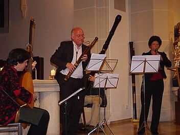 Birgit Heller-Meisenburg aus Nürnberg (Barockoboe), Klaus Hubmann aus Graz (Quartfagott), Jennifer Harris aus Neustadt/Weinstraße (Orgelpositiv), Andrea Baur aus Neustadt (Laute), Stefan Panitzer aus Leipzig (Barockes Kontrafagott)  Foto: Heike Schülein