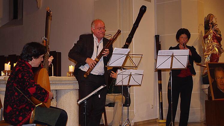 Birgit Heller-Meisenburg aus Nürnberg (Barockoboe), Klaus Hubmann aus Graz (Quartfagott), Jennifer Harris aus Neustadt/Weinstraße (Orgelpositiv), Andrea Baur aus Neustadt (Laute), Stefan Panitzer aus Leipzig (Barockes Kontrafagott)  Foto: Heike Schülein
