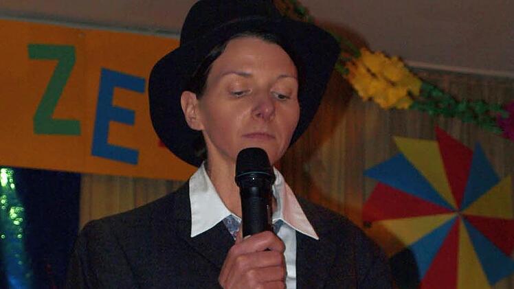 Daniela Zeiß-Schnös berichtete über den Streit der Körperteile, wer wohl der Boss sei.  Fotos: Wolfgang Ortloff