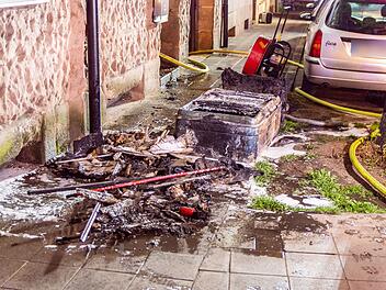 In Nürnberg ist im Eingangsbereich einer Gaststätte ein Feuer ausgebrochen.
