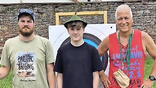 Von links: Stefan Knüttel (Little John), Silas Warmuth (Robin Hood), Michael Wahler (Bruder Tuck). Sven Berned