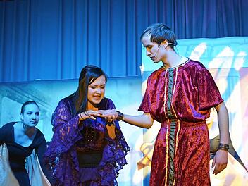 Wenn der Inhalt nur besser gewesen wäre: Augustinus (Clemens van Lier) gerät in Karthago an eine Wahrsagerin. Foto: Björn Hein