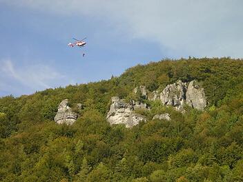 Die Rettung aus der schwer zugänglichen Muggendorfer Wand erfolgte per Hubschrauber. Fotos: Bergwacht Forchheim