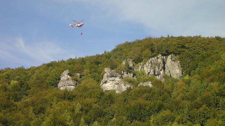 Die Rettung aus der schwer zugänglichen Muggendorfer Wand erfolgte per Hubschrauber. Fotos: Bergwacht Forchheim