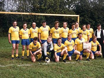 Die Mannschaft der Fußballfreunde Wildenberg in der Gründungszeit vor rund 25 Jahren  Foto: Archiv/Gerhard Grell; Repro Dieter Wolf