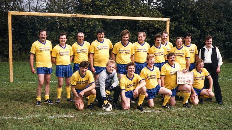 Die Mannschaft der Fußballfreunde Wildenberg in der Gründungszeit vor rund 25 Jahren  Foto: Archiv/Gerhard Grell; Repro Dieter Wolf