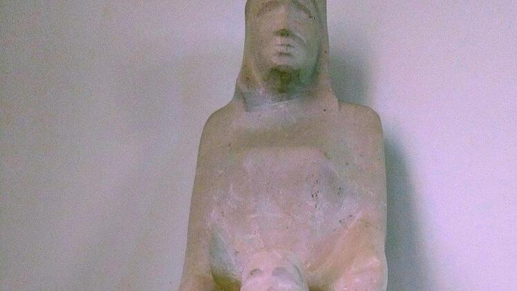 Marienfigur von Hubert Kaltenmark. Maria und Jesus, der gerade laufen lernt.