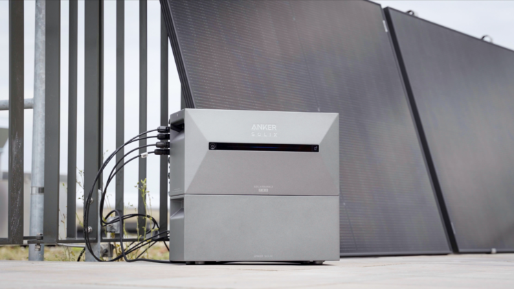 Die Anker Solarbank 2 - hier mit Basis- und einem Erweiterungsspeicher - weiß auch optisch zu überzeugen.