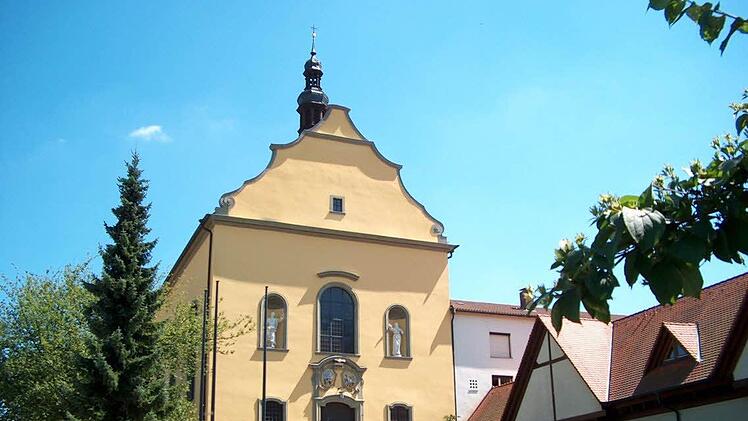 Das Kloster, 300 Meter von Schloss Schwarzenberg entfernt, ist eine der fünf Niederlassungen der deutschen Franziskaner-Minoriten. Foto: Br. Andreas Murk