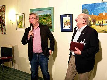 Klaus Schumann (l.) und Wolfgang Knobl zeigten sich bei der Vernissage bester Laune. Foto: Richard Sänger