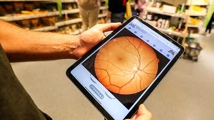 Drogeriemarktkette dm bietet Gesundheitsdienstleistungen an.