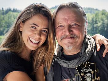 Am Anfang haben sie ein schwieriges Verh&auml;ltnis: Vater Wim (Axel Prahl) hat die Familie fr&uuml;h verlassen. Nun braucht ihn Tochter Juli (Venessa Mai) als Nierenspender. Doch aus der alten Wut wird eine neue Chance.