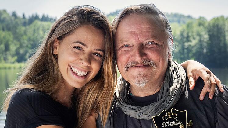 Am Anfang haben sie ein schwieriges Verh&auml;ltnis: Vater Wim (Axel Prahl) hat die Familie fr&uuml;h verlassen. Nun braucht ihn Tochter Juli (Venessa Mai) als Nierenspender. Doch aus der alten Wut wird eine neue Chance.