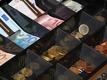 Klamme Kassen: Um den Haushalt aufzubessern, nimmt der Stadtrat Unternehmer in die Pflicht. Sie sollen von ihrem Gewinn abgeben. Foto: Ulrike Müller