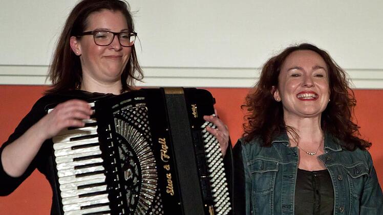 Szilvia Csaranko (links) und Andrea Pandur bei ihrem Gastspiel im Coburger ContaktFoto: Jochen Berger