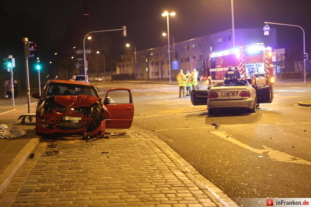 Mehrere Schwerverletzte nach Frontalzusammenstoß in Nürnberg