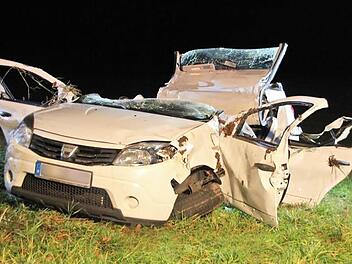 Völlig zerstört wurde der Dacia bei dem schweren Unfall nahe Hofstetten.  Klaus Schmitt