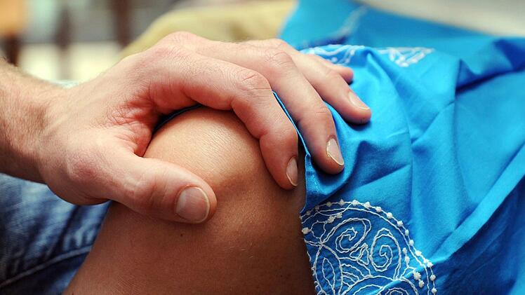 Die Polizei sucht nach einem Mann, der eine Jugendliche und ein Kind in Bayreuth sexuell bel&auml;stigt haben soll. Symbolfoto: Jens Kalaene/dpa