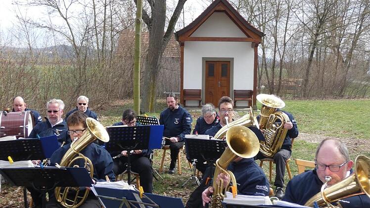 Die Blaskapelle der Lebenshilfe verlieh der Feier musikalisch einen w&uuml;rdigen Rahmen.