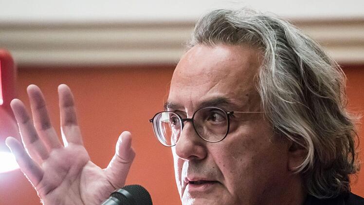 Bestseller-Autor Friedrich Ani gestaltete den Abschluss des Literatur-Festivals "Coburg liest".Foto: Jochen Berger