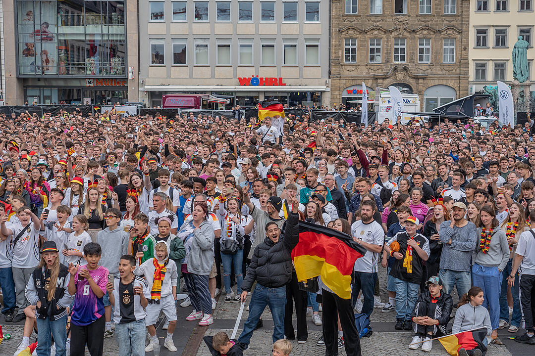 Bamberg feiert ausgelassen den Sieg der Nationalmannschaft auf Fanmeile