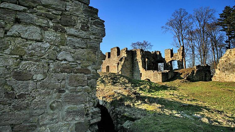 Burg Raueneck in den Haßbergen Foto: Gerhard A. Müller
