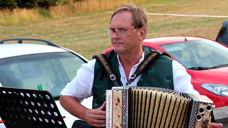 Franz Loh sorgte am Abend für gute Stimmung Foto: Johanna Blum