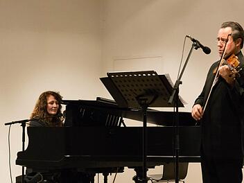 Barbara Moritz und Matthias Klink begeisterten das Publikum mit ihren einfühlsamen Musikbeiträgen. Foto: Björn Hein